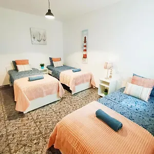 By Plaza Urquinaona Hostel Barcelona